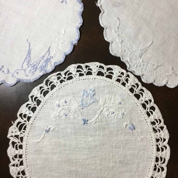 3 Vintage Handmade Doilies with Birds Hand Embroidered Crochet Lace Scallop Edge - Picture 6 of 10